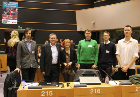 Hnutí proti TTIP spojilo své síly v europarlamentu