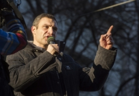 V Kyjeve prebehla demoštrácia. Klička nenechali vystúpiť na tribúnu