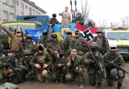 Ukrajinský veľvyslanec: Nacistické oddiely s hákovými krížmi zachraňujú Ukrajinu pred Ruskom