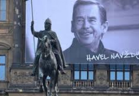 Havel na Hradě? Chválabohu už ne, jen visí na Národním muzeu!