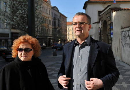 Jsme skutečně právní stát, nebo si na to jen hrajeme? Druhá část věty je správně!