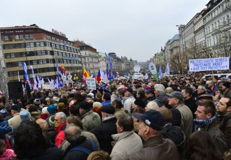 17.11.2012 aneb Křiklouni Petra Nečase (+14 videí z demonstrací v Česku i na Slovensku)