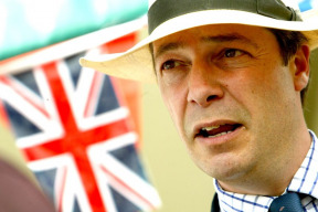 nigel-farage-armada-eu-delate-si-z-nas-srandu
