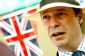 nigel-farage-armada-eu-delate-si-z-nas-srandu