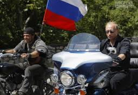 Adolf Hitler se dozvídá o motorkářích z Ruska