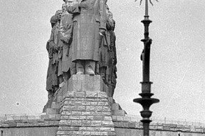 takovi-jsme-byli-nejvetsi-pomnik-v-evrope-k-vecne-slave-generalissima-stalina-3-4
