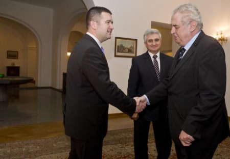 Provaz nebo lano, hlavně všichni společně! Aneb: sami proti všem!