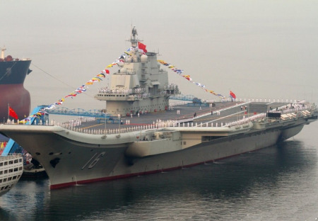 Čínska lietadlová loď kotví v Tartuse na podporu rusko-iránskeho vojenského spojenectva