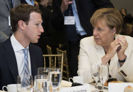Merkelová sa dohodla s Zuckerbergom na cenzúre Facebooku
