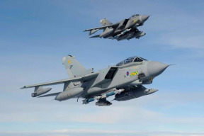 britska-tornada-maji-zelenou-na-sestrel-ruskych-stroju