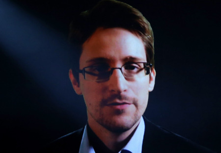 Piráti: Žádáme politický azyl pro Edwarda Snowdena