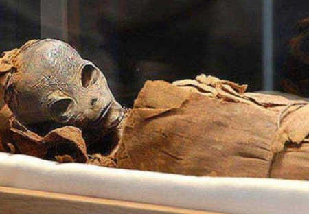 V Egyptě byla nalezen mumie mimozemšťana v kryptě faraona Senusreta II