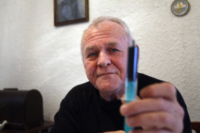 rick-simpson-muz-diky-konopnemu-oleji-pomohl-vylecit-vice-nez-5-000-pacientu-s-rakovinou
