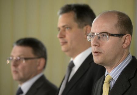 Vládne nám spolek homosexuálů, fašistů a „užitečných“ proamerických poskoků!