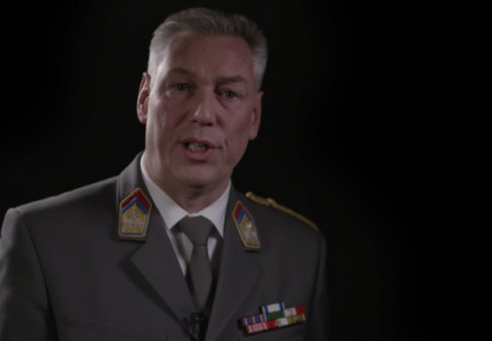 Vídeň: Důstojníci vyhlásili vzdor politikům
