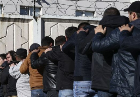 Ruská polícia vs Ilegálni imigranti