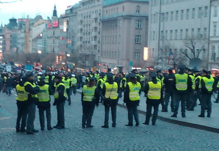 Neuspokojivý stav uvnitř české policie. Řadový policista je na tom mnohdy hůře než nelegální migrant
