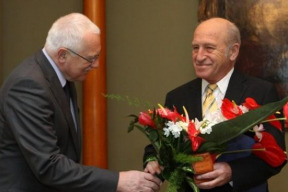 sokujici-rozhovor-expremiera-jana-straskeho-v-hospodarskych-novinach
