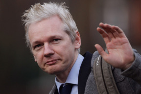 julian-assagne-ma-pravo-na-politicky-azyl-zautoci-britanie-na-ekvadorske-velvyslanectvi