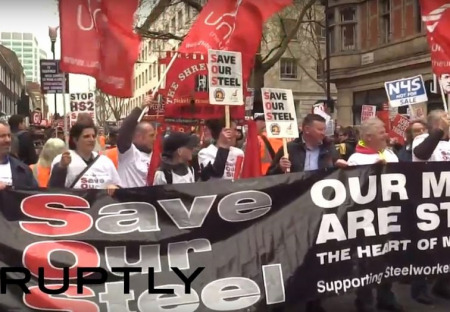 Desetitisíce lidí protestovalo v centru Londýna proti britské vládě. Žádali demisi premiéra Camerona
