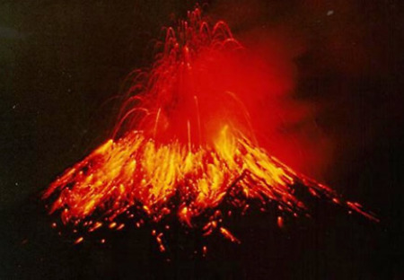 PRAVĚ TEĎ NAŠE PLANETA ZAŽÍVÁ 40 SOPEČNÝCH ERUPCÍ