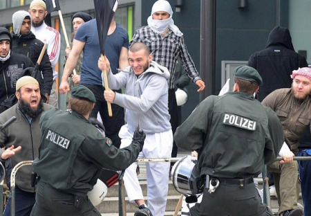 17letého Němce ukopal k smrti přistěhovalec s italským pasem