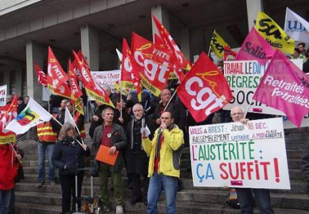 Valls-MEDEF a Holland-Maastricht ničí naše sociální výhody a naši zemi