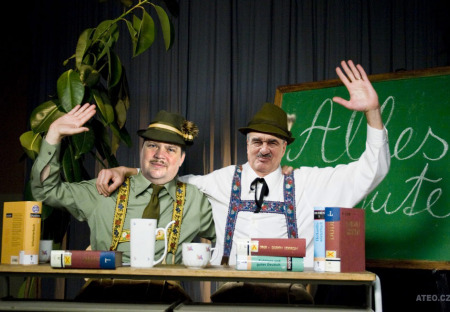 Schwarzenberg hájí stanoviska sudeťáků, fundamentálních katolíků, nectí ústavu a zákony ČR!