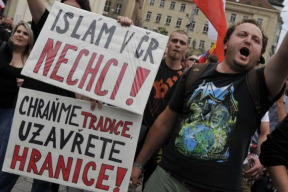 muslimove-zabiji-evropany-pomoci-macet-pistoli-seker-a-vybusnin-a-slunickari-dal-melou-sve-vlastizradne-nesmysly