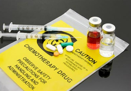 ZPRÁVA BRITSKÉ VLÁDY UVÁDÍ, ŽE CHEMOTERAPIE ZABIJE PŘES 50% PACIENTŮ S RAKOVINOU