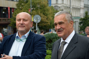 kandidat-do-senatu-zneuzil-osobni-udaje-svych-pacientu-pro-politickou-agitaci