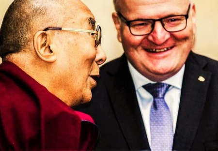 Jeho „svatost“ dalajláma v Praze a ministr Herman (veřejný dopis)