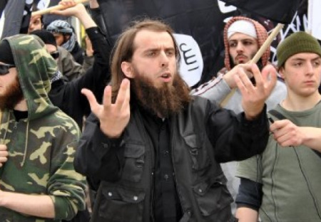 Tak to je tedy vážně síla. Radikální muslimové dostávají azyl v České republice. Nevěříte? Přečtěte si fakta...