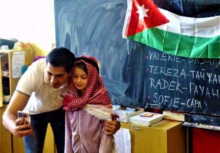 Propagace multikulturalismu a islámu v Brně: Odpor, lhostejnost i souhlas. Škola nic měnit nechce.