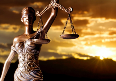 Proč justice neplní své úkoly a jaké jsou možnosti nápravy.