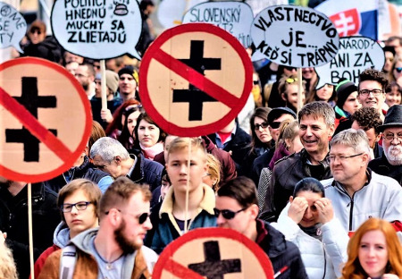 Slovensko proti fašismu? Ne! Proti národu, vlastenectví a křesťanům