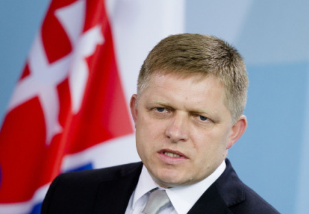 Verejná výzva na premenovanie politických strán  SMER-SD a Slovenskej národnej strany,  adresovaná ich predsedom, pánovi Ficovi a pánovi Dankovi.
