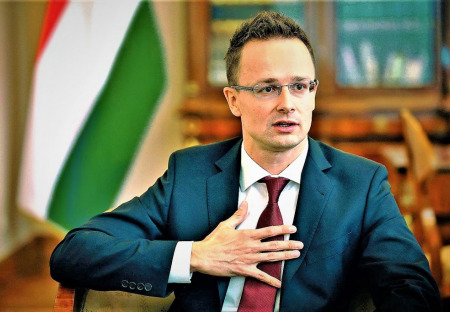 Maďarský šéf diplomacie obvinil EÚ z pokrytectva