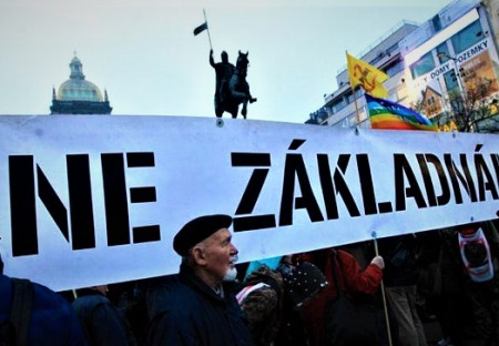 Dopis senátorkám a senátorům.