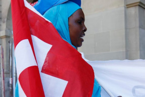 nevyhostitelni-somalsti-manzele-oslavi-ve-svycarsku-dvacetilete-vyroci-a-maji-co-slavit