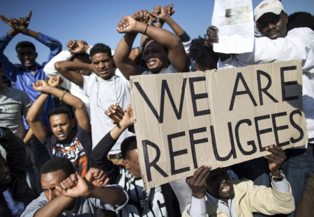 Lampedusa na hraně anarchie: vyhrožují, kradou, obtěžují ženy. Typičtí lékaři a inženýři