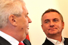 u-nas-na-hrade-a-jde-jeste-vubec-o-konani-v-kompetencich-kanclere-hradu