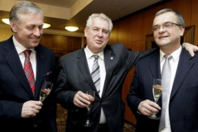 zemanova-letni-smrst-konecne-vystrasila-i-kalouska-a-narodu-navrhuje-rusnokovu-vladu-necas-chce-vypovidat-kolem-nagyove-a-omlouvat-se-obcanum-drzost