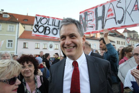 volby-odstavili-pravici-a-oznamkovali-hadani-v-cssd-hradni-puciste-malem-znicili-cssd-a-lhar-zustane-lharem