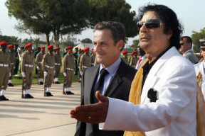 Kaddafi_sarkozy_3