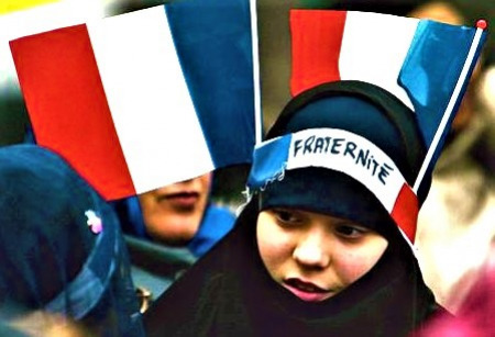 Francie: Generálové varují před občanskou válkou kvůli plíživému islamismu