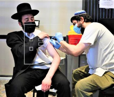 Izraelská vláda: Platnost očkovacího pasu končí 6 měsíců po druhé dávce. Je nutné se přeočkovat