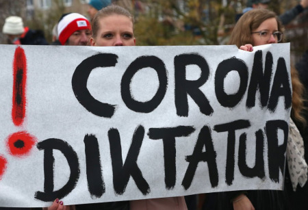 Prirovnal corona-diktatúru k nacistickému režimu: Kritik corona-nariadení odsúdený