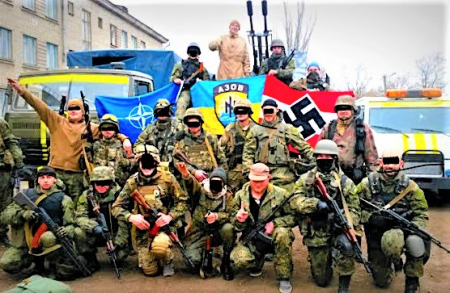 Reportéři ORF - prapor AZOV jsou neonacisté