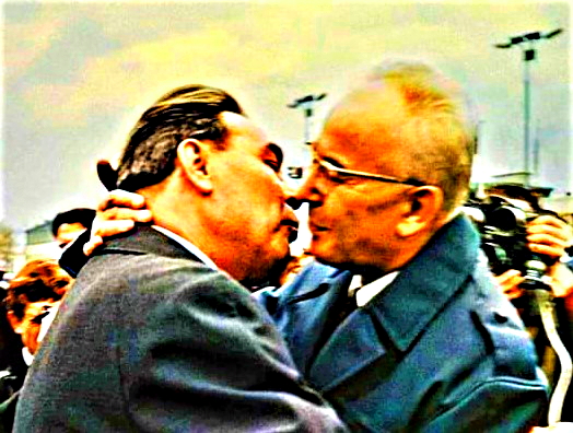 vlada-cssr-pozvala-rusy-i-s-jadernyma-zbranema-a-pak-se-divila-ze-opravdu-prisli